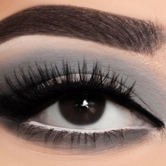 Clinique Chubby Stick Cream Eyeshadow in Curvaceous Coal (Matte Gray) - Picture 7 of 15